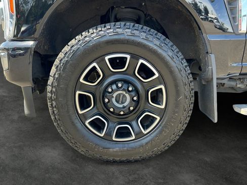 Used 2023 Ford F350 Platinum w/ FX4 Off-Road Package AWD/4WD image 4