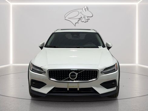 Used 2025 Volvo V60 B5 Cross Country Plus AWD/4WD image 8