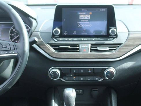Used 2025 Nissan Altima 2.5 SV image 15