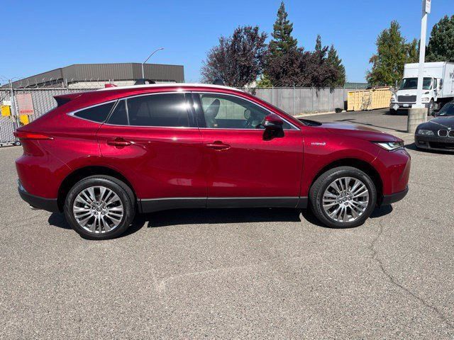 Used 2021 Toyota Venza XLE AWD/4WD image 2