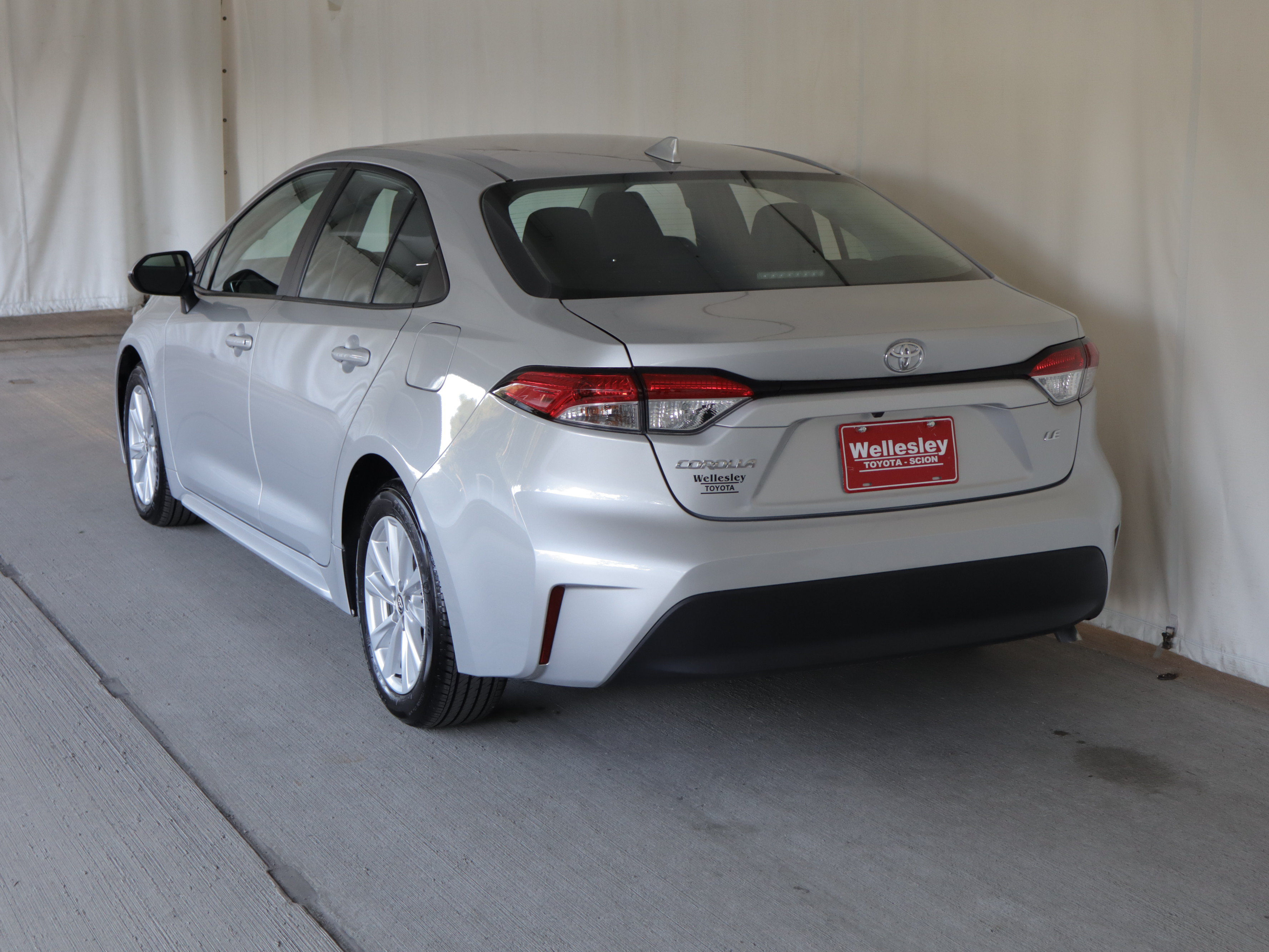 Used 2024 Toyota Corolla LE w/ LE Convenience Package FWD image 24