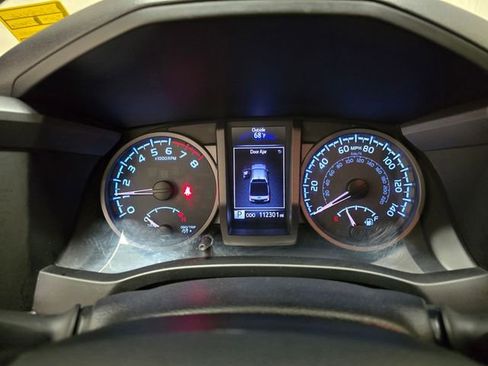 Used 2017 Toyota Tacoma TRD Off-Road w/ Premium & Technology Package image 17