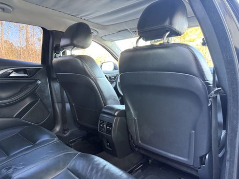 Used 2018 INFINITI QX30 Premium w/ Navigation Package image 37