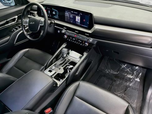 Used 2025 Kia Telluride S FWD image 11