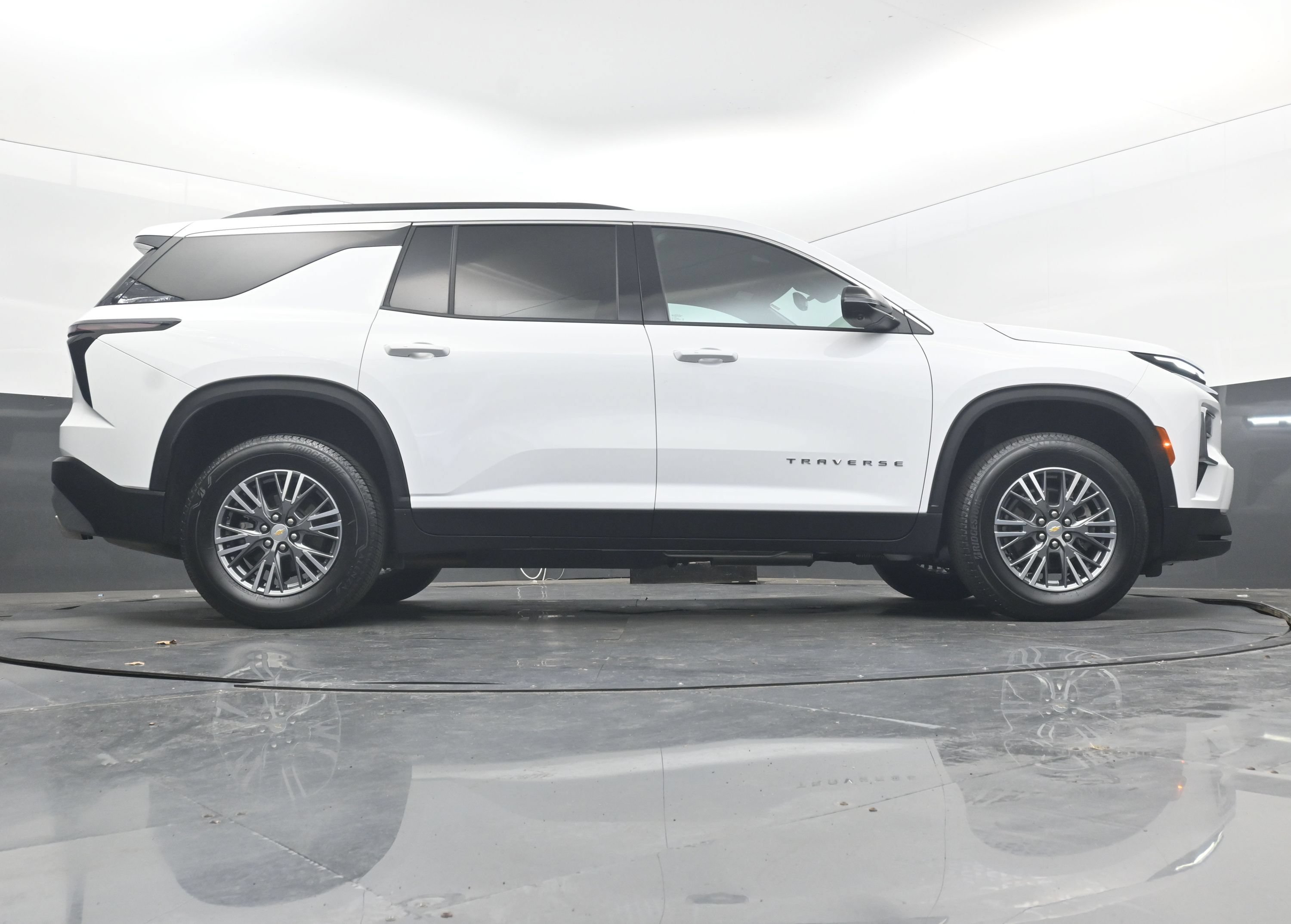 Certified 2026 Chevrolet Traverse LT w/ Driver Confidence Package FWD image 30