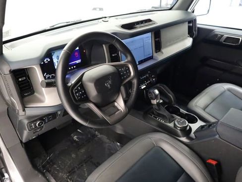 Used 2024 Ford Bronco Outer Banks AWD/4WD image 12