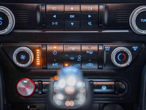 Certified 2022 Ford Mustang Coupe image 29