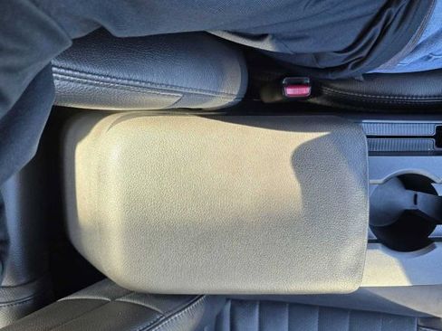 Used 2005 Ford Mustang GT Premium image 25