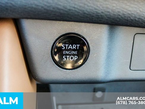 Used 2025 Nissan Rogue Platinum w/ Platinum Premium Package image 29