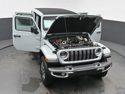 Used 2024 Jeep Wrangler Sahara image 61