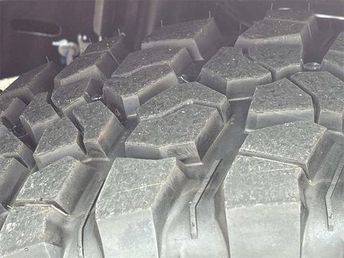 New 2025 Jeep Gladiator Sport image 12