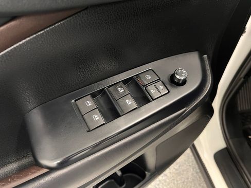 Used 2019 Toyota Highlander Plus AWD/4WD image 17