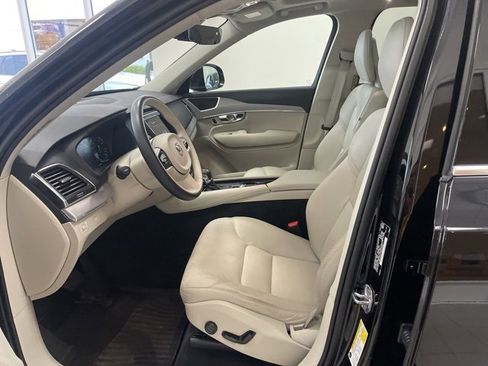 Used 2021 Volvo XC90 T5 Momentum w/ Climate Package image 7