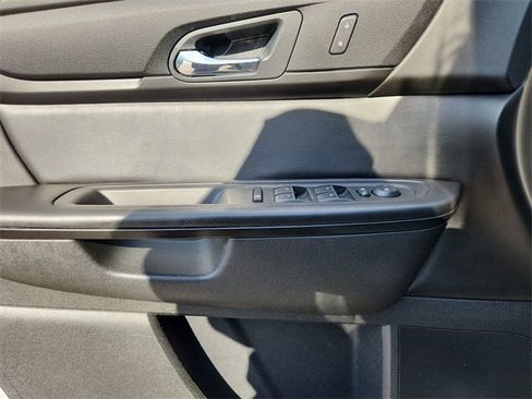 Used 2017 Chevrolet Traverse LT image 20