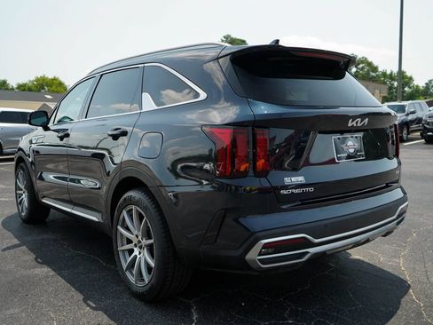 Used 2023 Kia Sorento EX w/ Panoramic Sunroof Package AWD/4WD image 3