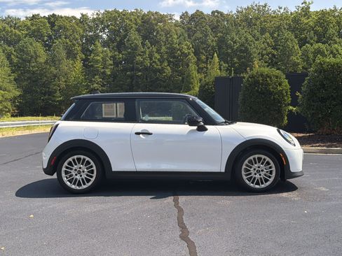 Used 2026 MINI Cooper 2-Door Hardtop FWD image 5