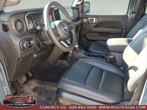 Used 2026 Jeep Wrangler Unlimited Rubicon AWD/4WD image 13