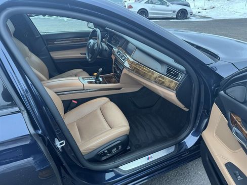 Used 2014 BMW 750Li xDrive image 28