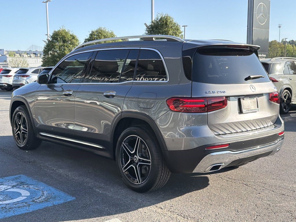Used 2026 Mercedes-Benz GLB 250 4MATIC image 5
