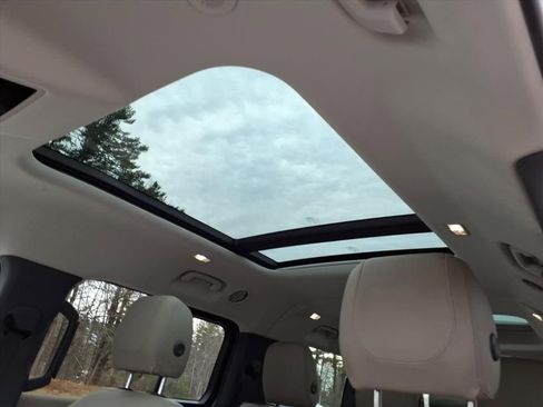 Used 2023 Land Rover Defender 130 SE image 17