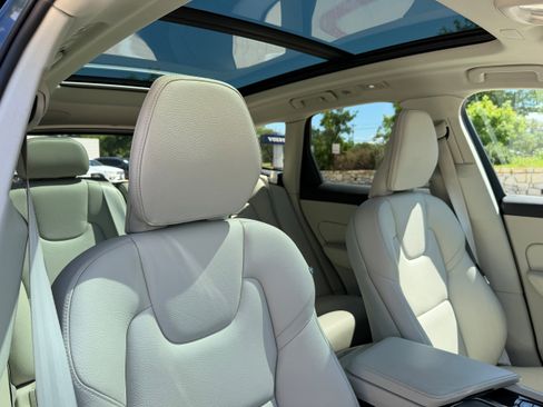 Certified 2023 Volvo XC60 B5 Plus FWD image 11
