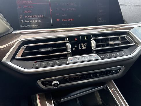 Used 2022 BMW X5 xDrive40i w/ Parking Assistance Package image 18