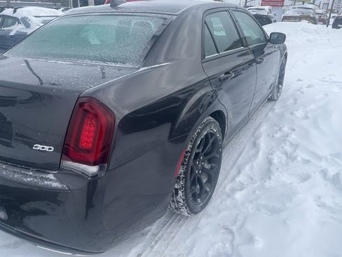 Used 2019 Chrysler 300 Touring w/ Sport Appearance Package image 3