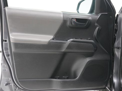 Used 2021 Toyota Tacoma SR w/ SR Convenience Package image 12