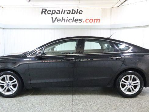 Used 2018 Ford Fusion SE w/ Fusion SE Technology Package FWD image 1