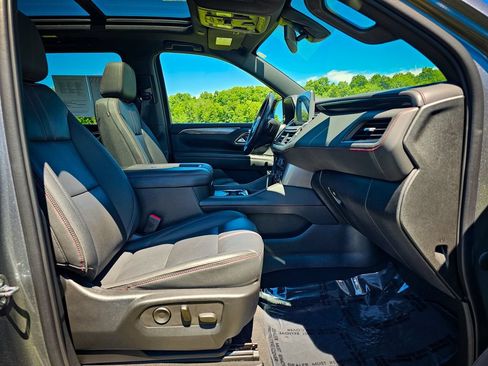 Used 2022 Chevrolet Suburban RST w/ Luxury Package AWD/4WD image 40