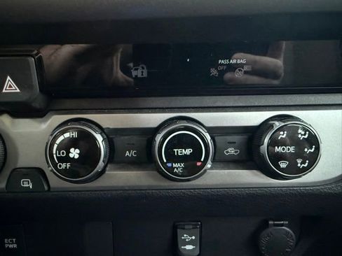 Used 2018 Toyota Tacoma SR5 image 29