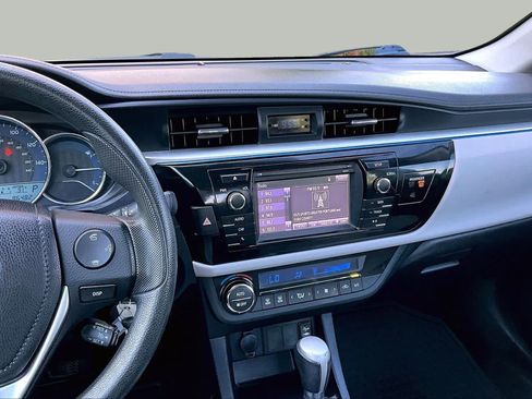 Used 2016 Toyota Corolla LE FWD image 7