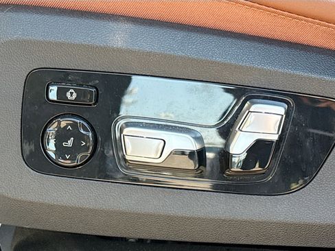 Used 2023 BMW X7 xDrive40i w/ Executive Package image 27