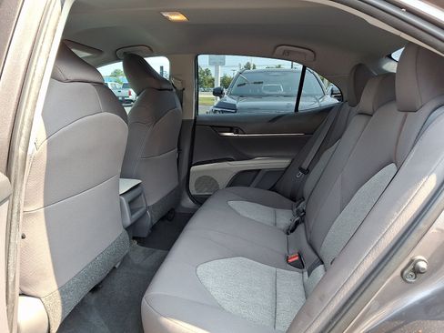 Used 2019 Toyota Camry LE w/ Convenience Package FWD image 9