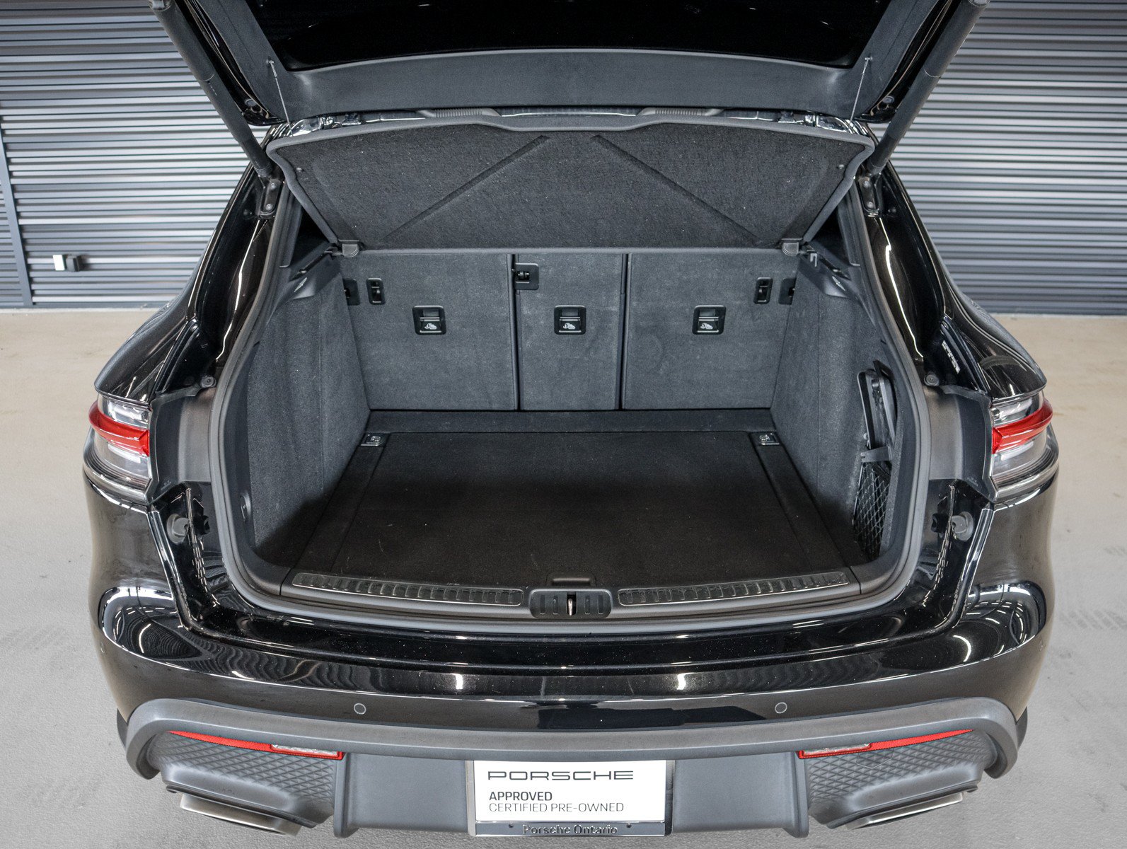 Certified 2023 Porsche Macan AWD/4WD image 26
