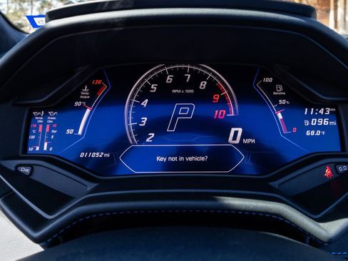 Used 2022 Lamborghini Huracan EVO image 21