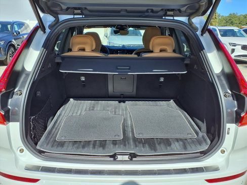 Certified 2023 Volvo XC60 B5 Ultimate w/ Protection Package Premier image 18