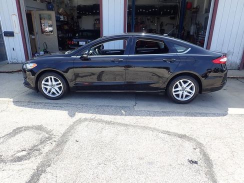 Used 2016 Ford Fusion SE FWD image 15