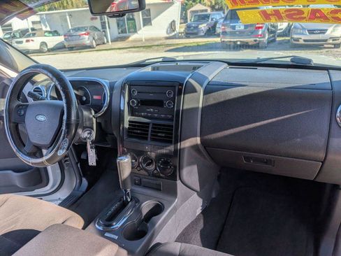 Used 2009 Ford Explorer XLT image 14