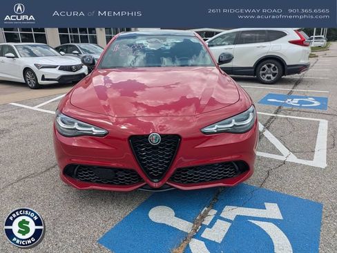 Used 2025 Alfa Romeo Giulia AWD w/ Driving Assist Package image 11
