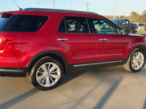 Used 2019 Ford Explorer Limited w/ Ford Safe & Smart Package image 9