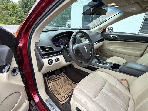 Used 2019 Lincoln MKT AWD image 21