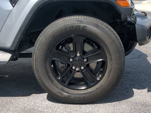 Used 2019 Jeep Wrangler Unlimited Sahara AWD/4WD image 11