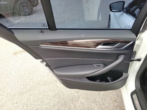 Used 2018 BMW 530i image 28