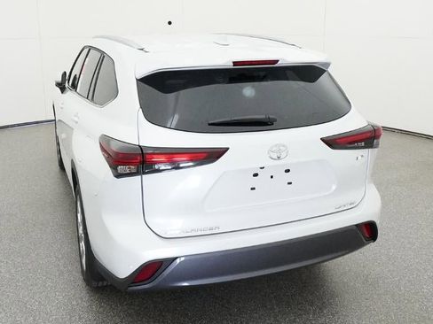 New 2026 Toyota Highlander Limited image 6