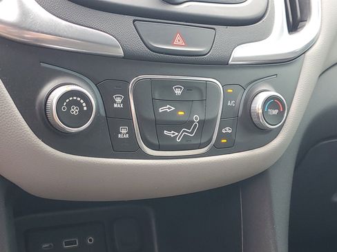 Used 2021 Chevrolet Equinox LS w/ LS Convenience Package image 29