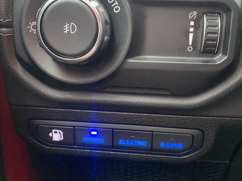 Used 2025 Jeep Wrangler Unlimited Rubicon 4xe image 16