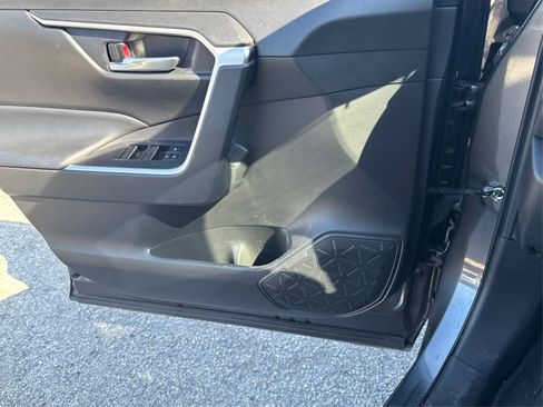 Used 2022 Toyota RAV4 XLE image 25