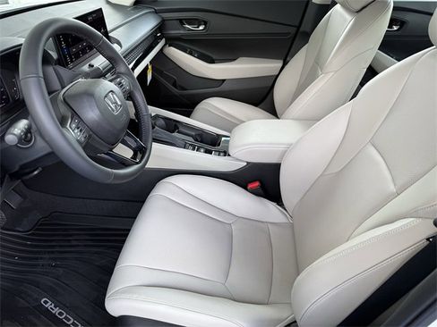 Used 2024 Honda Accord Touring image 11