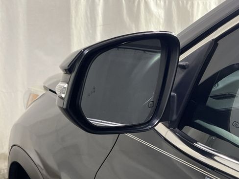 Used 2019 Toyota Highlander XLE AWD/4WD image 12